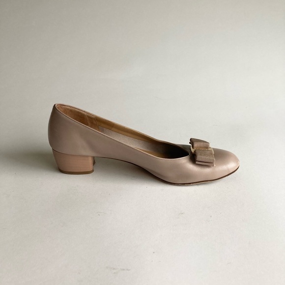 Salvadore Ferrogamo Dust Pink Leather Logo Bow Heels Size 7 - Picture 5 of 16